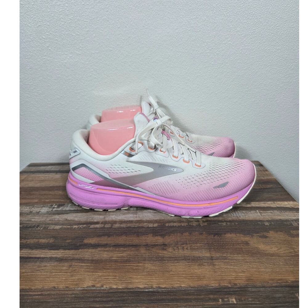Brooks Woman's Ghost 15 Pink & White Ombre Running Shoes 8.5B